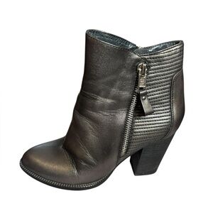 D. Fuse Gray Metallic Ankle Boots Size 230 Korean/US 6-6.5 Duo-sided Zipper